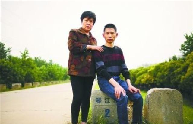12年前，“暴走妈妈”割肝救儿感动中国，如今他们一家怎么样了？