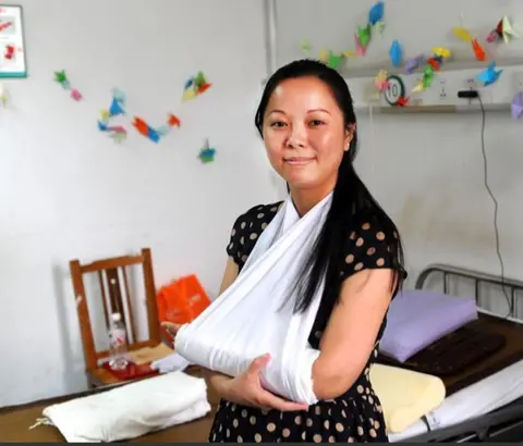 2011年，杭州妈妈吴菊萍徒手接住2岁坠楼女童，现在怎么样了？