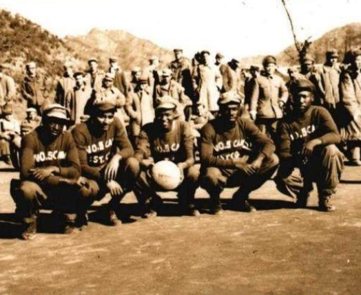 1951年，抗美援朝10万志愿军被包围险被全歼，彭老总紧急致电主席
