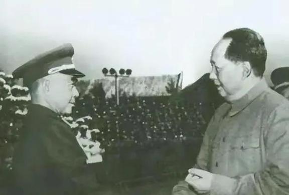 1949年朱德拜访陈明仁，进门前朱德敬军礼高喊：报告，我是朱德