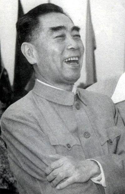 1957年中南海举办联欢会，周总理邀夏梦跳舞，还说：不要讲北京话