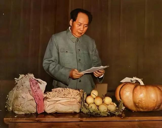 朝鲜战争后，金日成送24箱苹果给毛主席贺寿，看到苹果却无人敢吃