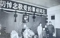 84年粟裕病逝，葬礼上遗体前站着4位军队首长，分别是谁？