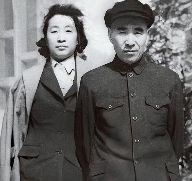 1959年林彪回老家探亲，偷偷拜托公社书记：交给汪静宜三千元钱