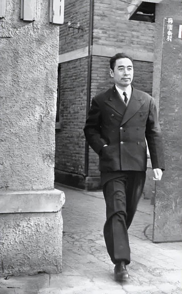1953年一广州老妇求见周总理，自称是他“妻子”：只要一分钟就好