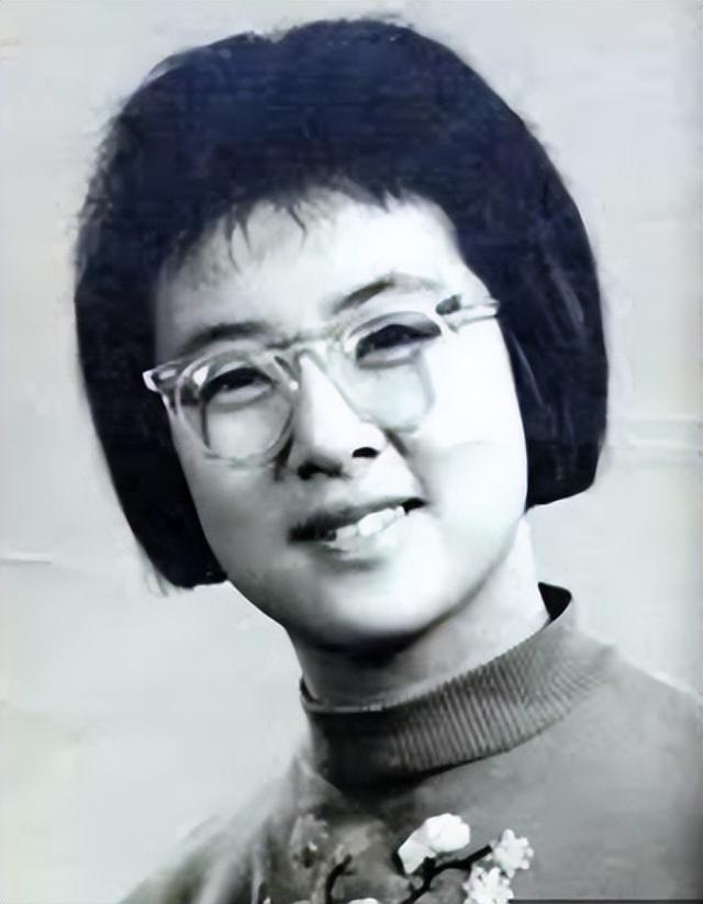 毛主席女秘书，曾在会场大骂邓公，1976年被捕后是如何脱身的？
