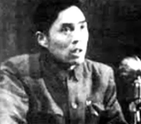 毛主席女秘书，曾在会场大骂邓公，1976年被捕后是如何脱身的？
