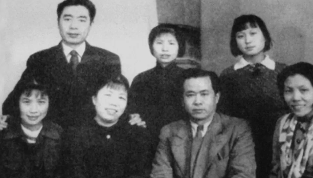1951年，彭老总得知孙维世丈夫金山出轨，周总理：押回国内审理