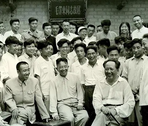 1959年毛主席回韶山前，得知武汉一包烟才一毛二分：买两包来抽抽