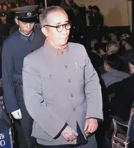 1981年，原南京军区空军政委江腾蛟接受审判，被判处有期徒刑18年