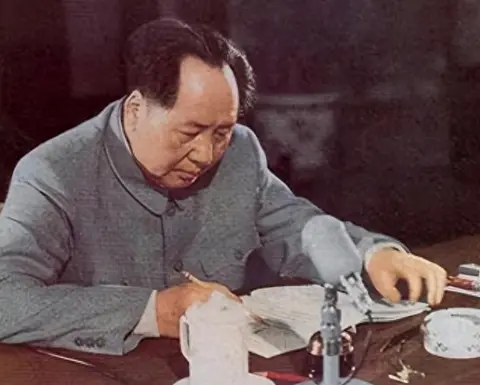 76年邓公写亲笔信给华国锋，却没有回音，一年后才知道华主席苦心