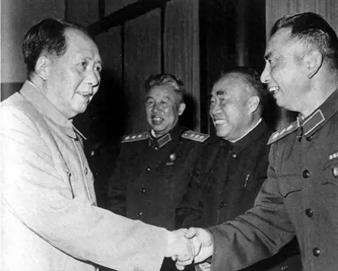 1958年金日成要求志愿军撤离朝鲜，毛主席却笑称：好戏才刚开始