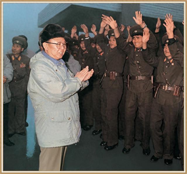 2011年金正日逝世51小时，朝鲜为何不公布死讯？背后到底有何原因