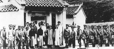 1927年，红军一高级将领叛变被处决，毛主席为何给他覆盖军旗？