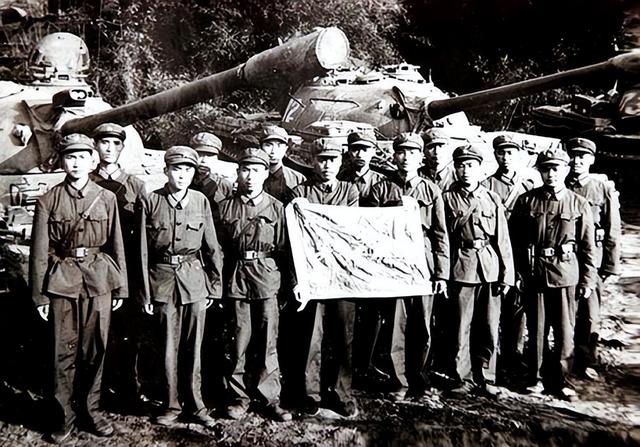 对越反击战：吴忠派出200辆坦克欲横扫越南，不久被免职，咋回事