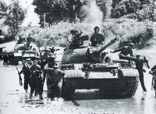 对越反击战：吴忠派出200辆坦克欲横扫越南，不久被免职，咋回事