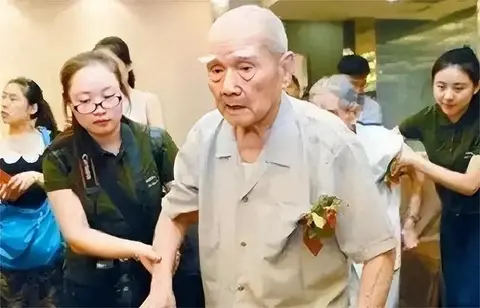 02年台湾老兵回江苏探亲时酒后吐真言，女儿：您曾是共产党的兵？
