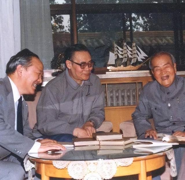 1959年毛主席罕见怒斥胡乔木：你不过是秘书，竟敢不报副主席意见