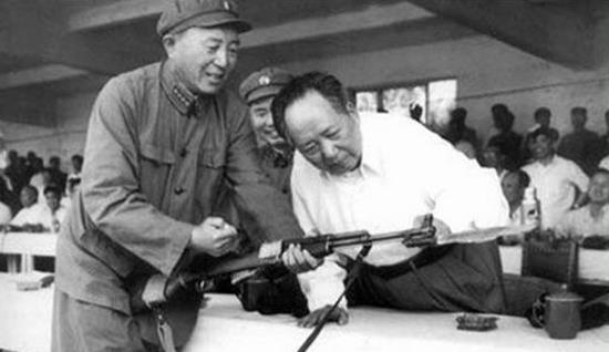 1976年，华国锋会见张耀祠，说起毛主席后询问：202号怎么样了？