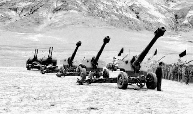 1967年新疆1门大炮被盗，军委下令彻查，老公安：从镇上牲口查起