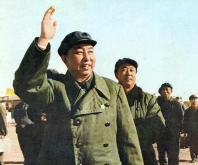 1997年邓公逝世后，华国锋同志作出一决定，中央得知后全力支持