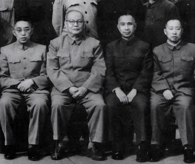 58年毛主席视察济南，找到军区司令，主席笑称：把你的秘密说出来