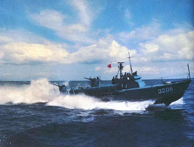 1952年，我国警方在公海向海军下令：炮击英国客轮，出了事我负责