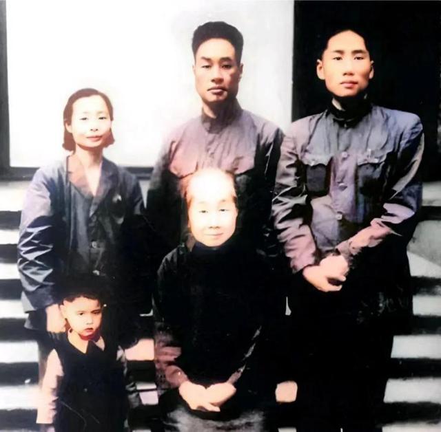 93年，杭州一老人自称是毛主席小儿子毛岸龙，还出书立传自证身世