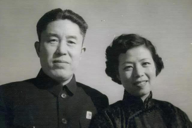 1954年郑洞国中南海赴宴，一个细节让他感慨：难怪毛主席能服众