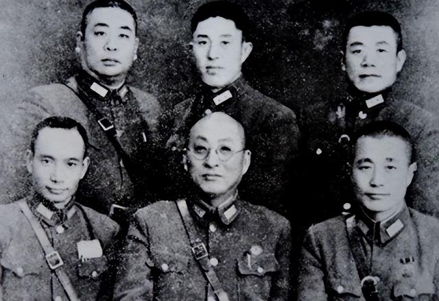 1954年郑洞国中南海赴宴，一个细节让他感慨：难怪毛主席能服众