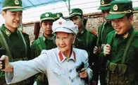 她手下有很多大将，却是中国唯一没有军衔女将军，曾俘虏1500人