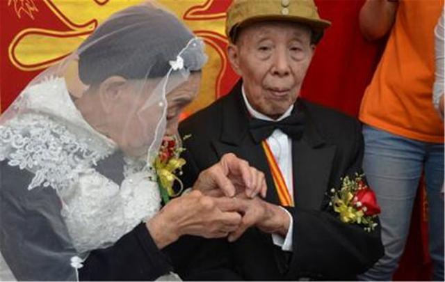 四川83岁老兵3婚，揭开尘封多年的真相，新娘是失散60年的妻子