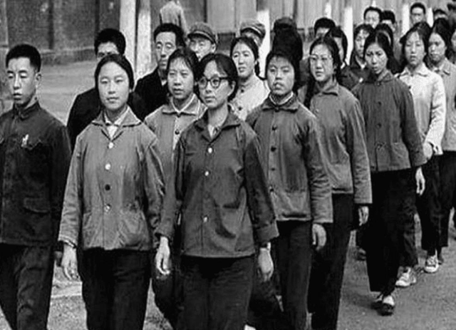 1963年，河北女会计携1.6万巨款失踪，21年后在水泥地下发现尸骨