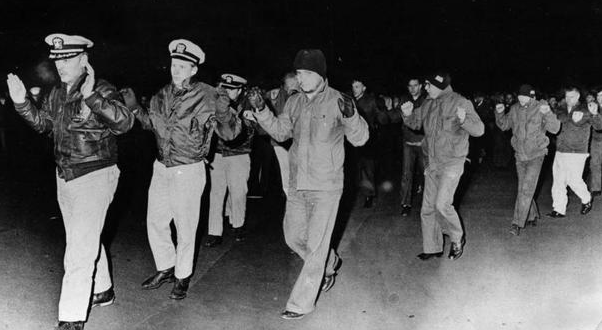 1969年，朝鲜未警告直接击落美国预警机，美国为何选择忍气吞声？