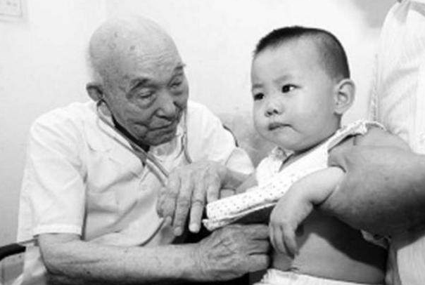 日本侵华士兵留华，山东成家隐姓埋名行医70年，处处受人尊敬
