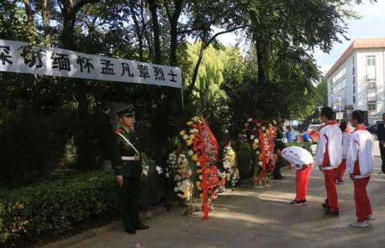 河南18岁少年为保火车牺牲，葬于北京闹市，一半骨灰放入八宝山