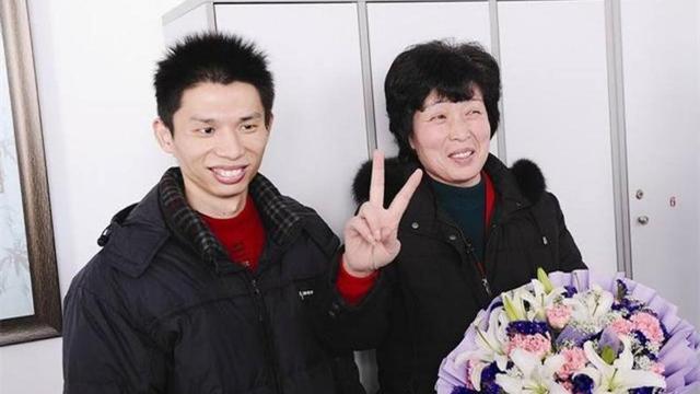 12年前，“暴走妈妈”割肝救儿感动中国，如今他们一家怎么样了？