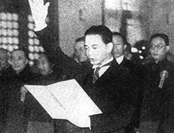 1946年，老蒋密令毁汪精卫墓，开棺后发现尸体未腐口袋有张纸条