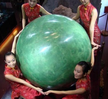 2007年，陕西男子挖到6吨重的夜明珠估价26亿，现在却成“路灯”