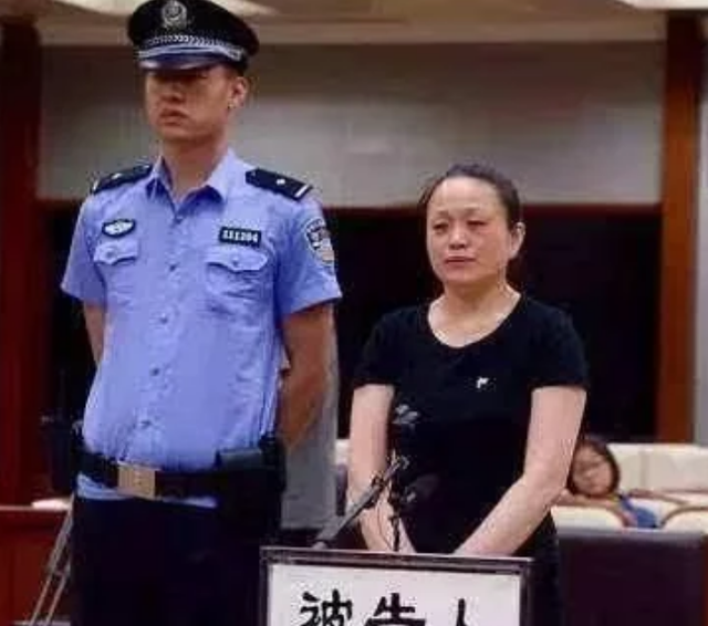 39岁女儿找母亲借钱做生意，被母亲拒绝后，强灌5支水银到嘴里