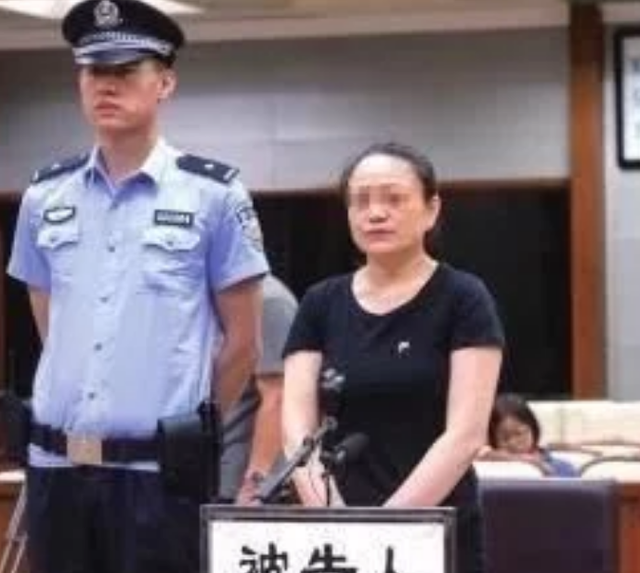 39岁女儿找母亲借钱做生意，被母亲拒绝后，强灌5支水银到嘴里