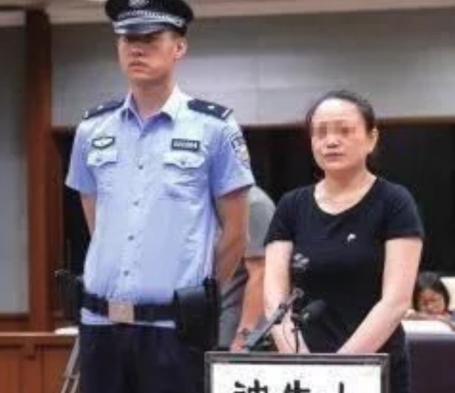 39岁女儿找母亲借钱做生意，被母亲拒绝后，强灌5支水银到嘴里