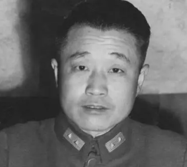 1962年杜聿明参加国庆，看见一中将大惊失色：16年前你不是死了吗