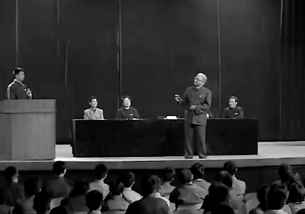1974年华国锋便装参加家长会，发表了一番讲话后，全场掌声雷动