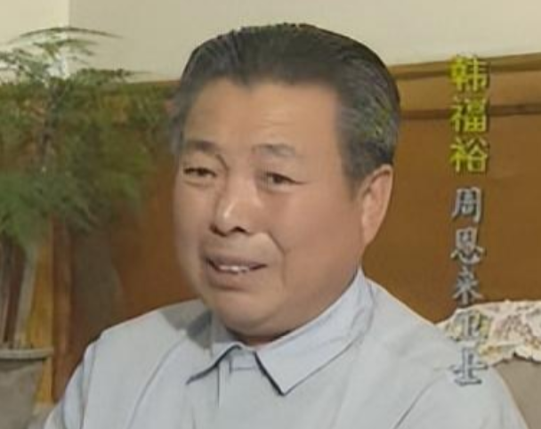 毛主席纪念堂坐像不够威严，专家决定拆除，韩福裕：摆满鲜花试试