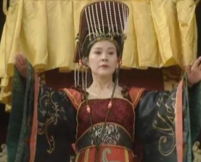 1986年，山东女子自封皇帝密谋进京登基，没想到被联防队员一锅端