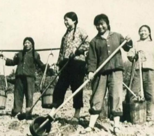 1986年，山东女子自封皇帝密谋进京登基，没想到被联防队员一锅端