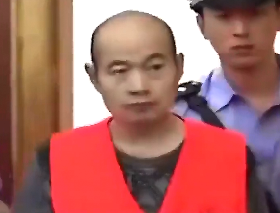 2013年父亲灭儿子满门，连1岁幼孙都不放过，被判死刑时依旧嚣张