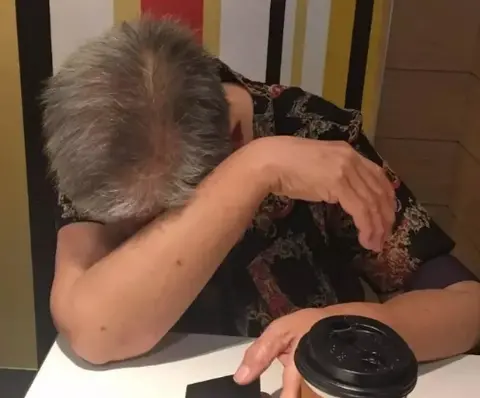 76岁老人送孙女3套房，孙女却为房租将奶奶告上法庭，后来咋样了