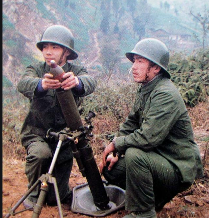 丁晓兵：中国唯一一位用左手敬礼的将军，为押回越军俘虏自断右臂